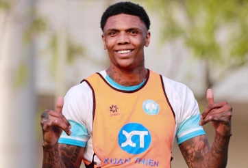 Tiền đạo cao nhất thế giới bị gạch tên khỏi V.League