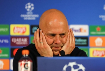 HLV Arne Slot bức xúc với VAR sau thất bại của Liverpool