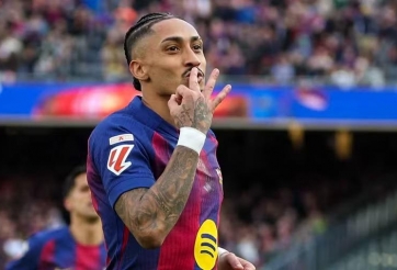Raphinha lập hat-trick, Barca củng cố ngôi đầu bảng