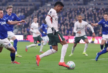 Chelsea thoát án trừ điểm, Premier League gây tranh cãi lớn