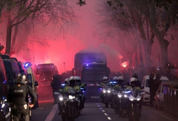 HLV Simeone lên tiếng khi xe buýt Atletico Madrid bị tấn công