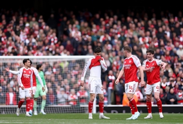 Thua trên sân nhà, Arsenal nguy cơ mất chức vô địch Ngoại hạng Anh