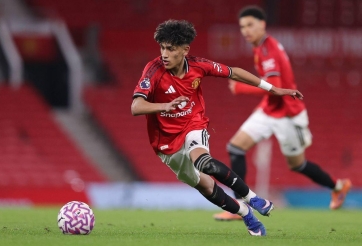 Man City muốn cướp 'thần đồng 100 năm có một' của MU