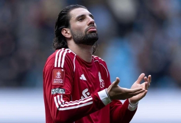 Sao Liverpool gây lo lắng với phát biểu về hợp đồng