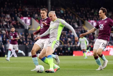 Thắng Burnley, Man City chính thức vươn lên đầu bảng Ngoại hạng Anh