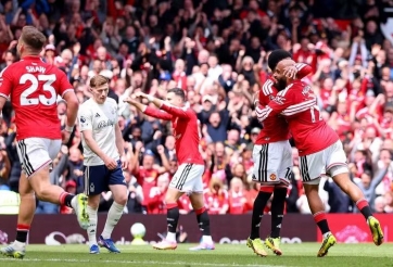 Bruno Fernandes san bắng kỷ lục, MU thắng kịch tính trên sân nhà