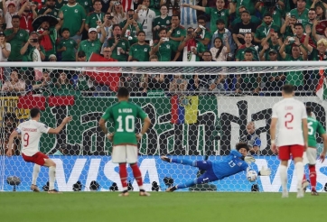 Ba trận đấu làm nên tên tuổi của thủ môn Ochoa tại World Cup