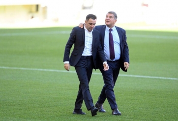 Barca gây sốc khi đưa ra lệnh cấm với Xavi