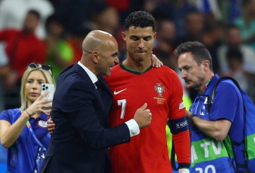 HLV Bồ Đào Nha nhận chỉ trích vì 'chiều chuộng' Ronaldo