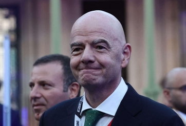 NÓNG: Chủ tịch FIFA Infantino vướng bê bối lương bí mật 1,3 triệu Bảng