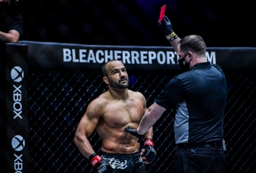 Ra mưa đòn, võ sĩ MMA bất ngờ bị phạt thẻ đỏ và xử thua