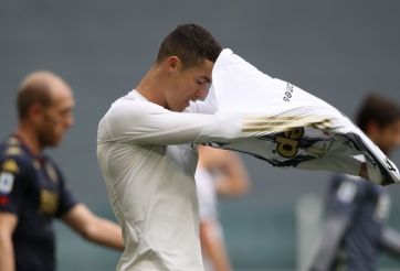 Ronaldo hành xử thô lỗ, bất mãn với đồng đội ở Juventus