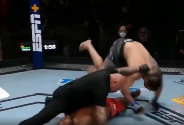 Trọng tài hóa siêu anh hùng, cứu mạng võ sĩ bất tỉnh