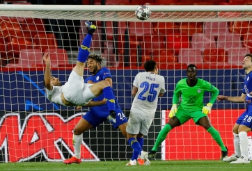 Chelsea vào bán kết Champions League dù thua lượt về