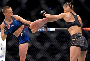 VIDEO: Võ sĩ MMA số 1 Trung Quốc thua sốc sau 1 phút, đánh mất đai vô địch UFC