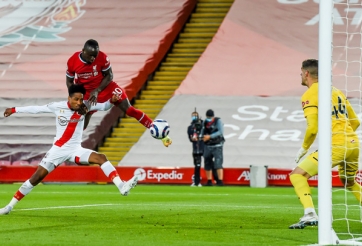 Liverpool phả hơi nóng lên cuộc đua top 4