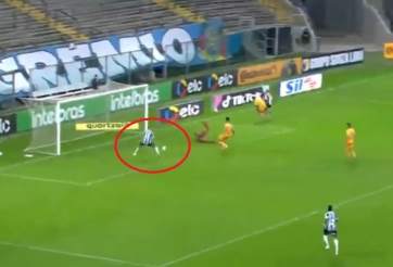 Tiền đạo 'xứng đáng được phong thánh' vì pha bỏ lỡ ngàn năm có một