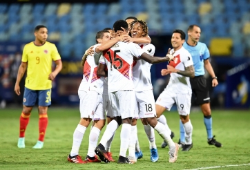 Video bàn thắng Colombia 1-2 Peru: Sao Everton phản lưới nhà