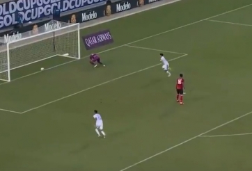 Sút mãi không vào, đội bóng châu Mỹ tạo nên bàn thắng hài hước nhất Gold Cup