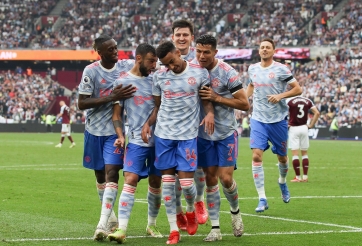 Ronaldo, Bruno ép Lingard làm việc 'trái lương tâm' sau khi ghi bàn