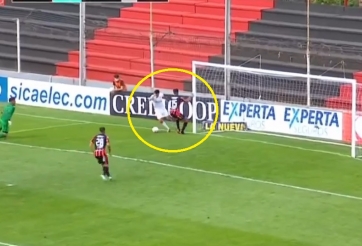 Hài hước: Cầu thủ solo như Messi nhưng dứt điểm như..Bendtner