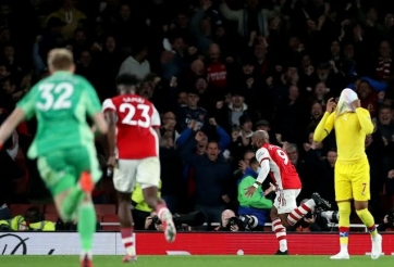 Arsenal thoát thua trước Palace ở phút bù giờ