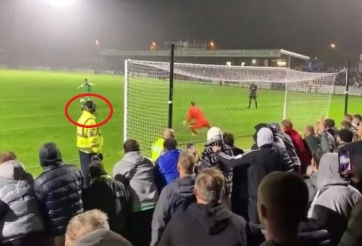 Cười 'té ghế' với quả penalty tai họa nhất thế giới