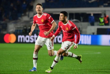 Ronaldo lại tỏa sáng giúp MU thoát thua Atalanta