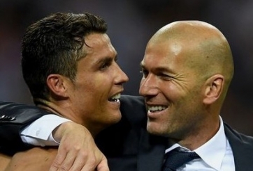 Chuyển nhượng bóng đá tối 15/11: Ronaldo ra tay, MU có HLV mới thay Solskjaer?