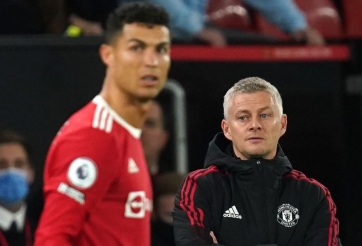 Sắp bị sa thải, Solskjaer yêu cầu gặp riêng Ronaldo và 5 trụ cột