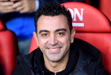 Xavi nói thẳng về việc Barca ký hợp đồng với siêu tiền đạo