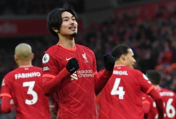 Minamino nhận quà sinh nhật, Liverpool thắng áp đảo Brentford