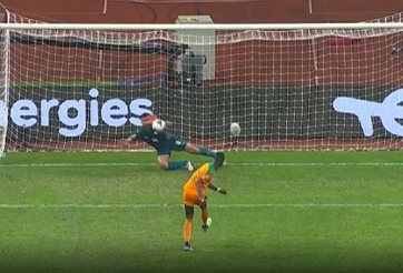 Học theo Bruno Fernandes, sao MU đá hỏng penalty khiến đội nhà bị loại