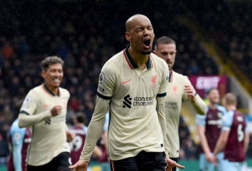 Đánh bại đội cuối bảng, Liverpool tiếp tục bám sát Man City