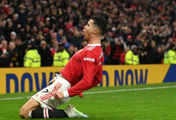 Ronaldo lập siêu phẩm đưa MU trở lại top 4 Ngoại hạng Anh