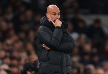 Ngôi sao Man City ngã gục xuống sân, ngực đau dữ dội