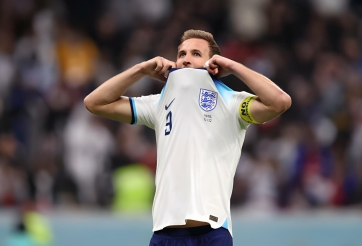 Harry Kane nhận 'mưa gạch đá' vì bức tượng mới của mình