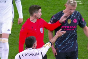 Haaland bị trọng tài 'tát vào mặt' trong trận đấu với Real ở Cúp C1​