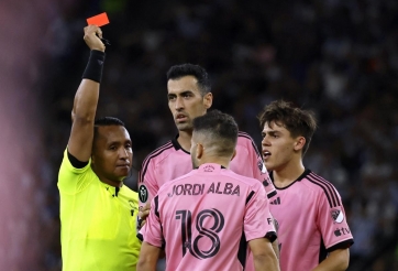 CĐV hô vang Ronaldo hướng về Messi ngày Inter Miami thua tủi hổ