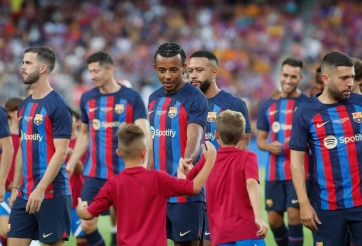 3 ông lớn nước Anh tranh giành hậu vệ trị giá 60 triệu euro của Barca