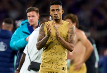 Raphinha có hành động đẹp ủng hộ Vinicius