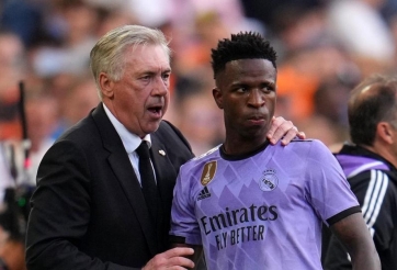 Hậu phân biệt chủng tộc, Vinicius nhận được đề nghị tới Anh thi đấu