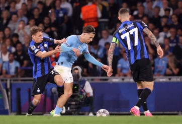 Chi 80 triệu euro, MU sẽ có tiền vệ từng khiến Man City khốn đốn