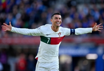 Giống Messi, Ronaldo cũng có cho riêng mình một 'vệ sĩ' đặc biệt ngay trên sân