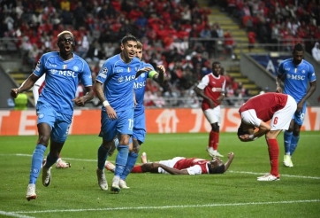 Napoli thắng nghẹt thở, bám đuổi Real Madrid