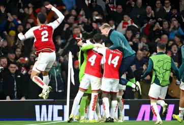 'Cầu thủ thứ 12' trong chiến thắng của Arsenal trên chấm luân lưu