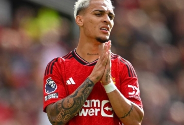 Antony đi bóng thất bại 100%, chuyền sai rồi mắng đồng đội