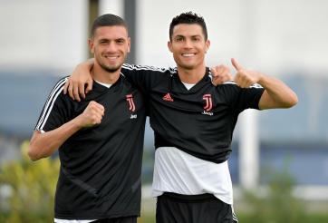 Bị vào bóng thô bạo, Ronaldo hành xử khiến đàn em nể phục