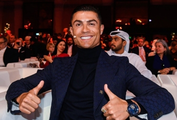 Ronaldo bị đáp trả ngay sau khi nhận giải ở Dubai