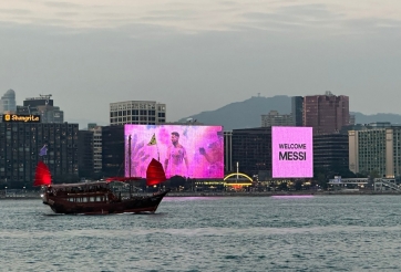 Đặt chân đến Hong Kong, Messi làm fan lo lắng